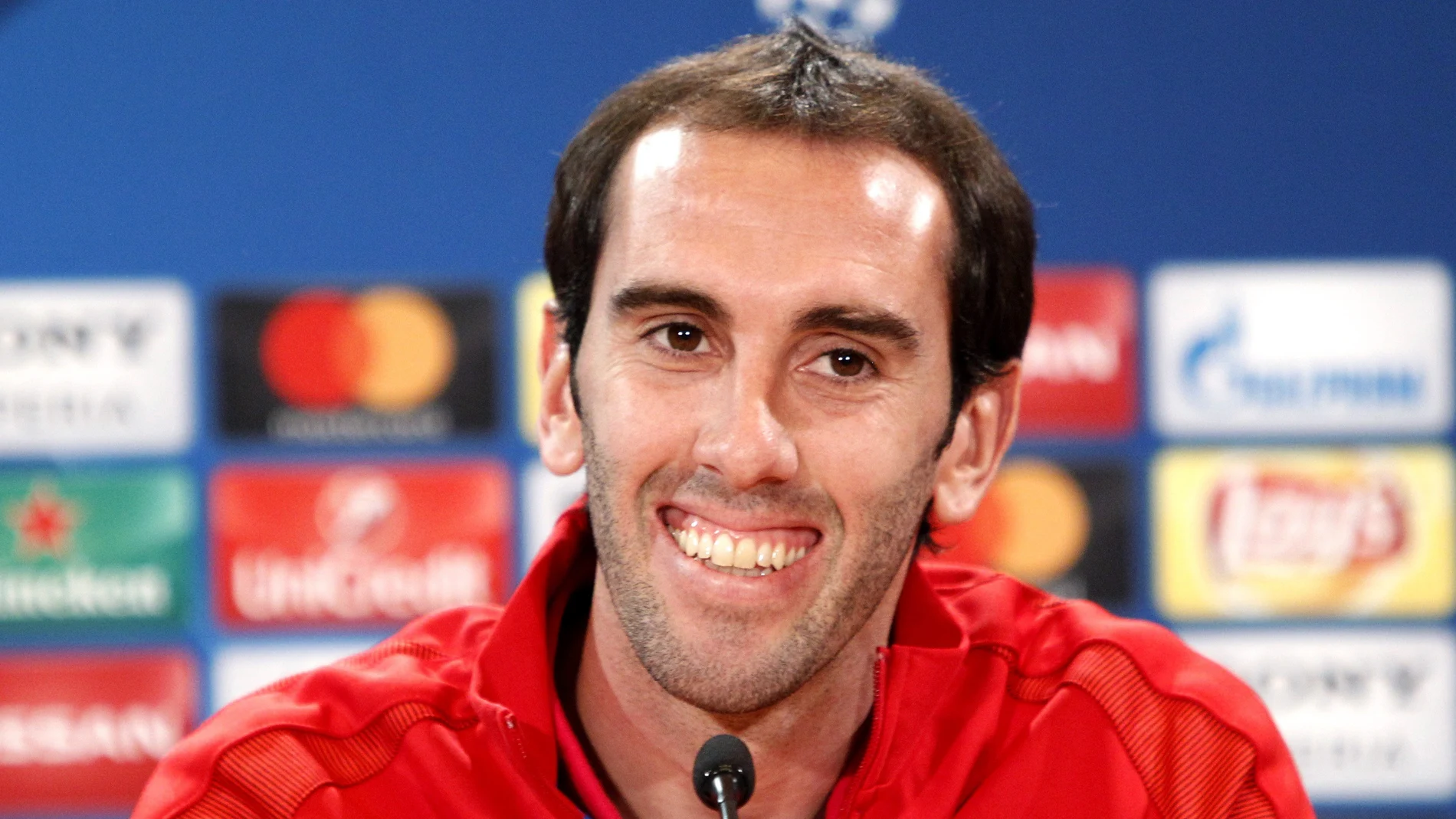 Diego Godín en rueda de prensa