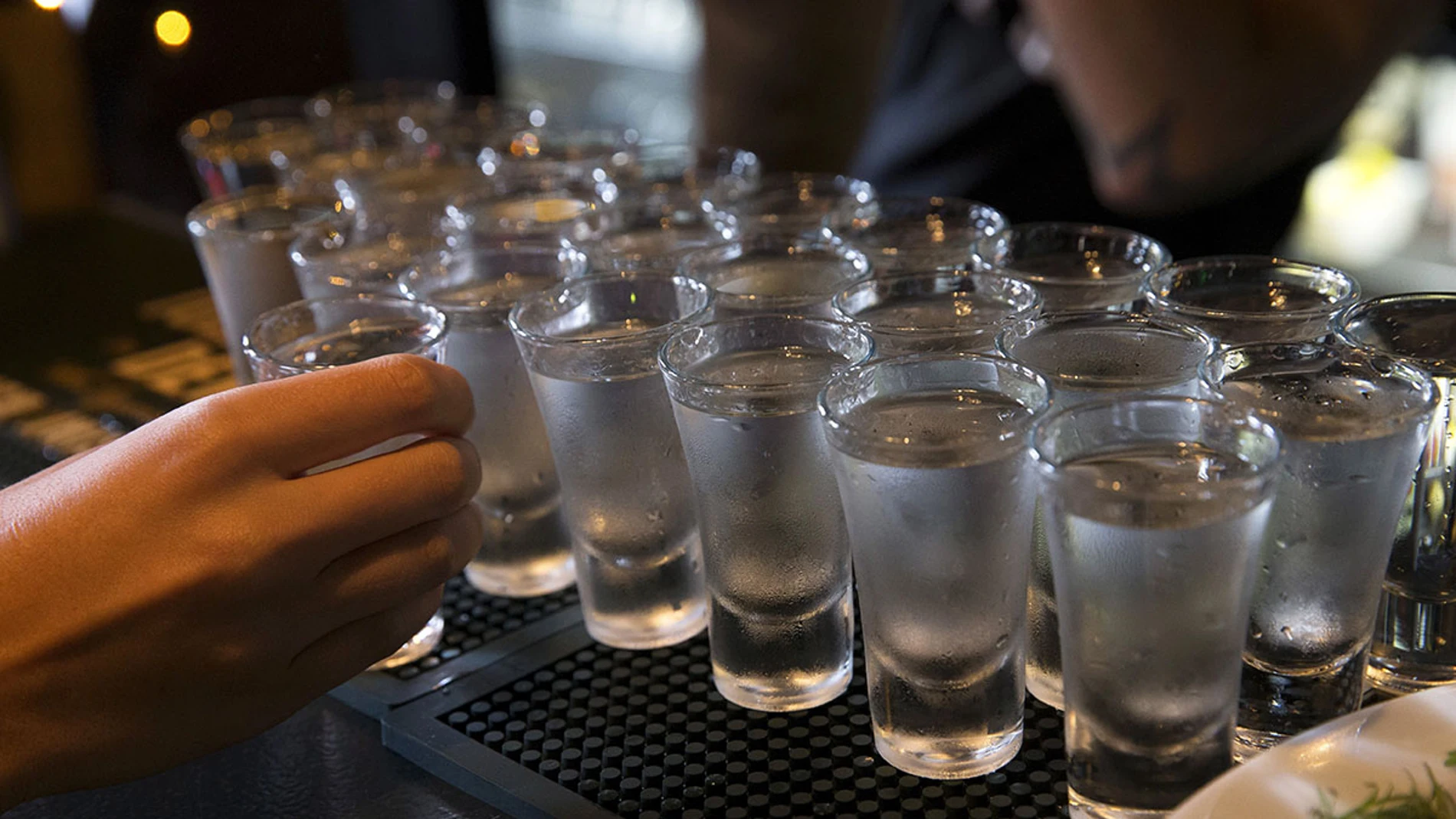 Varios 'chupitos' de vodka Varios 'chupitos' de vodka