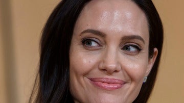 Angelina Jolie vuelve a sonreír después de que Brad Pitt haya hecho las paces con sus hijos