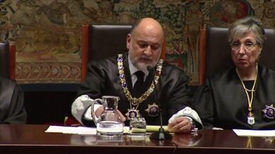 Pérez de los Cobos reconoce que el Constitucional no puede resolver el conflicto catalán y hace un llamamiento al diálogo político