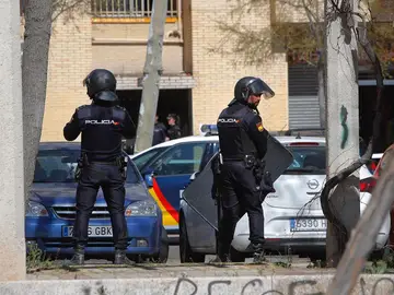 Efectivos de la Policía Nacional Efectivos de la Policía Nacional