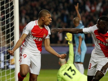 Mbappe-Lottin celebra su gol ante el Manchester City