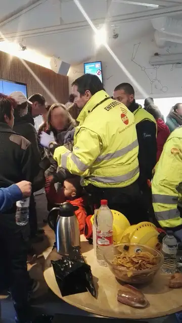 Los servicios de emergencias en el lugar de los hechos Los servicios de emergencias en el lugar de los hechos