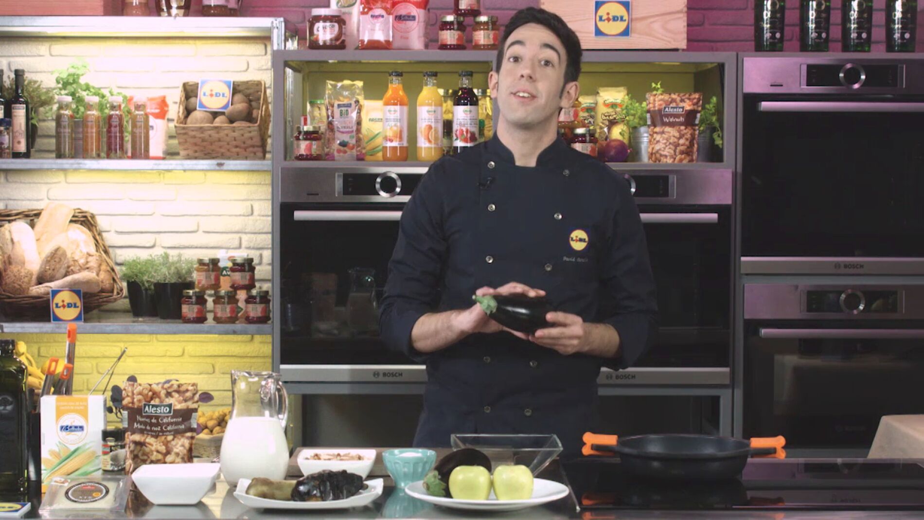 Canel&oacute;n de pollo con berenjena ahumada, manzana y nube de queso curado