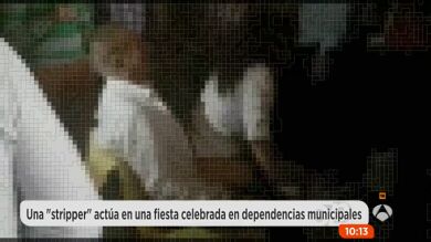 Terremoto político en Alcalá de Henares por la celebración de una despedida con una 'stripper' en dependencias municipales