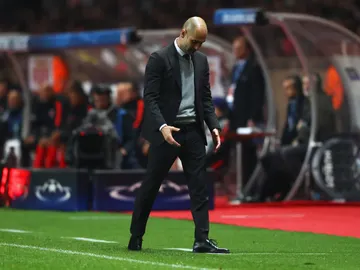 Guardiola, cabizbajo en la banda del Louis II Guardiola, cabizbajo en la banda del Louis II