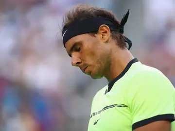 Rafa Nadal se lamenta tras perder el partido Rafa Nadal se lamenta tras perder el partido