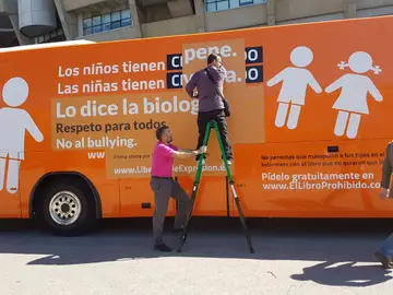 Hazteoir recupera con nuevos matices el lema original de su autobús Hazteoir recupera con nuevos matices el lema original de su autobús