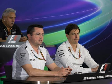Eric Boullier junto a Toto Wolff
