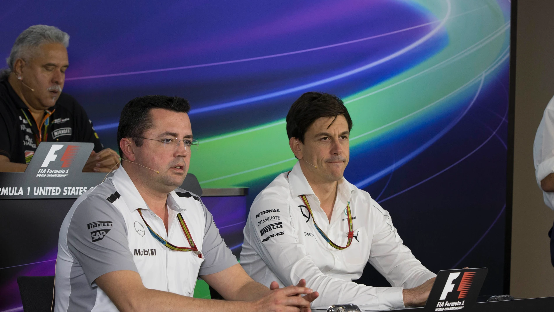 Eric Boullier junto a Toto Wolff