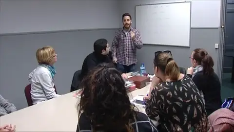 Frame 13.688532 de: Las palabras imposibles para los extranjeros Frame 13.688532 de: Las palabras imposibles para los extranjeros