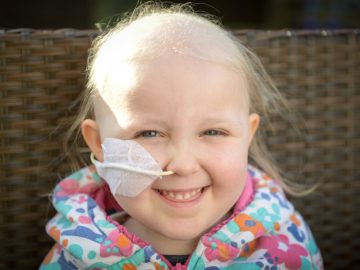 Daisy, la pequeña que se enfrenta a una leucemia tras diagnosticarles asma