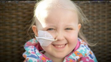 Daisy, la pequeña que se enfrenta a una leucemia tras diagnosticarles asma