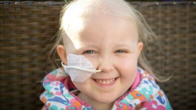 La historia de Daisy: una niña con leucemia a la que diagnosticaron asma