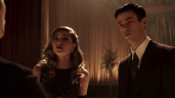 Frame 5.965165 de: 'The Flash' y 'Supergirl' juntos en el tráiler del crossover musical