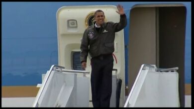 Una cazadora de aviador de Obama, entre los 378 regalos a la Familia Real en 2016
