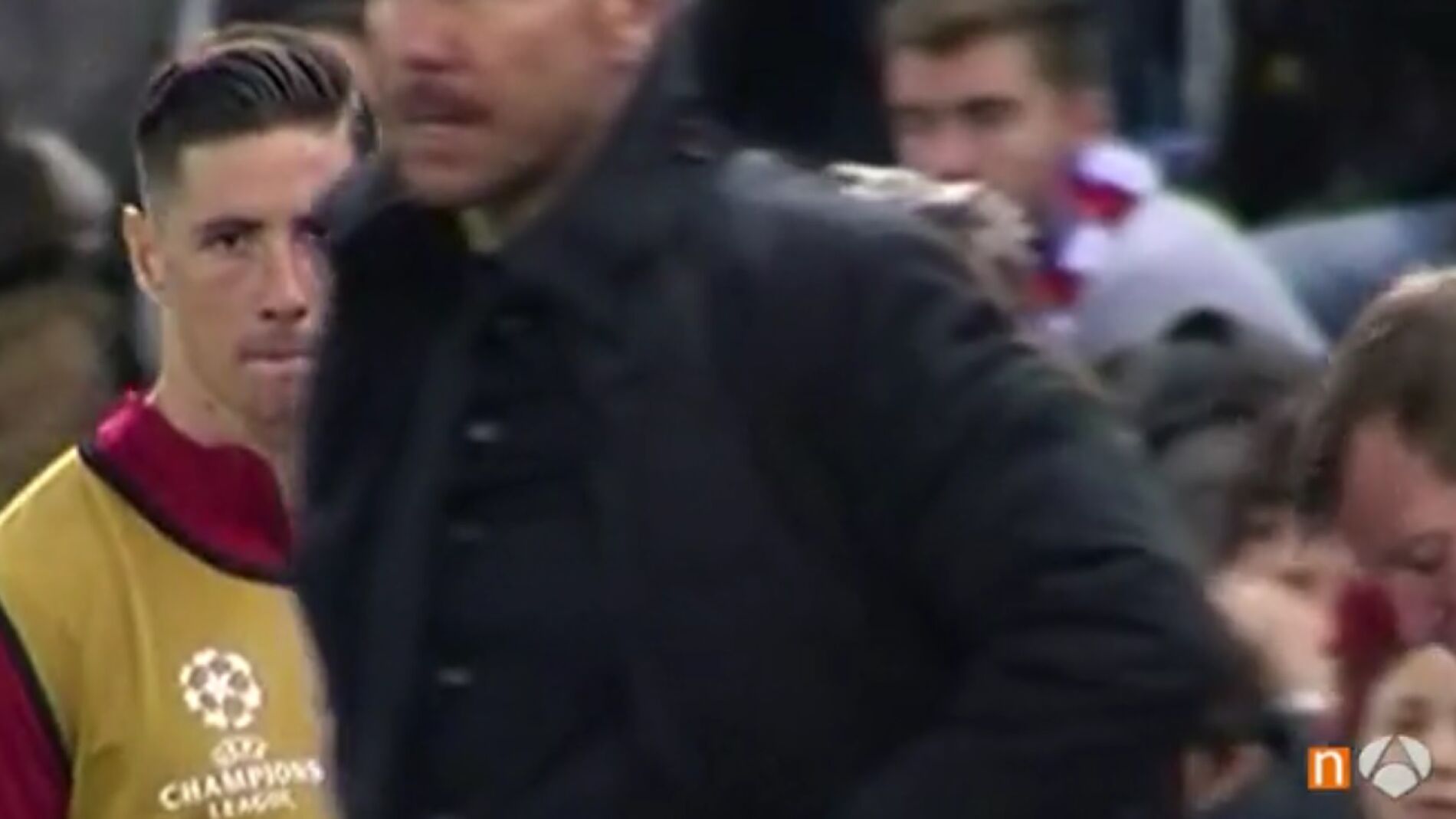 Mirada de Fernando Torres a Simeone