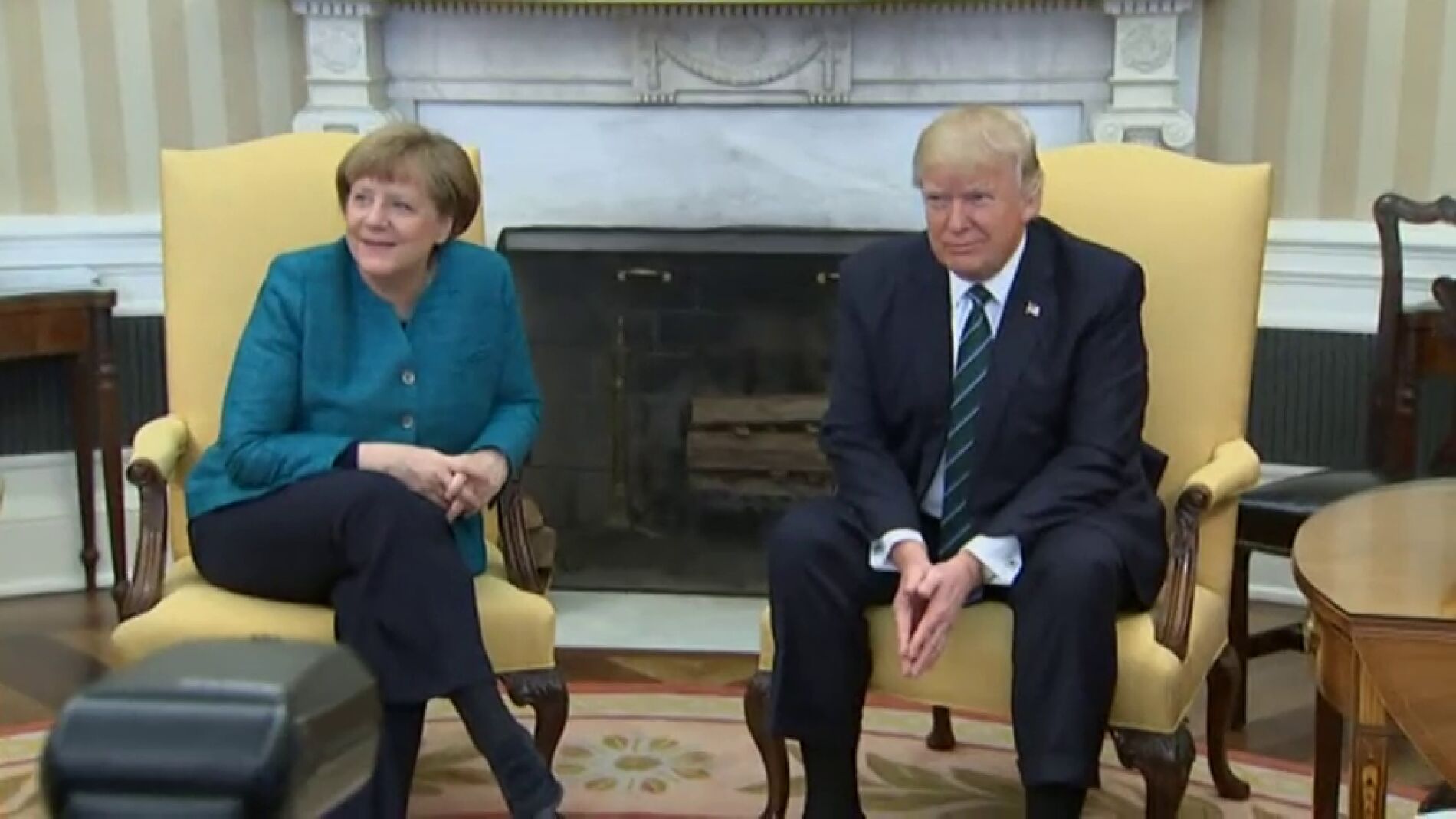 Frame 60.340983 de: Trump recibe a Merkel en la Casa Blanca en un intento de acercar posturas