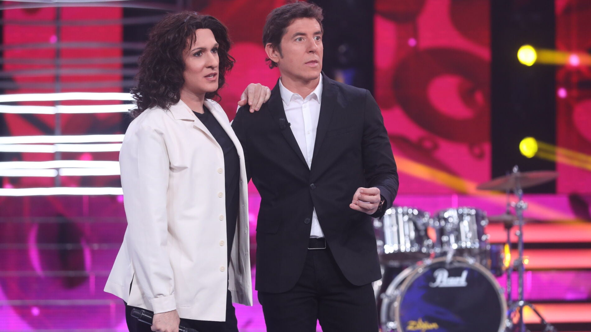 &Agrave;ngel Ll&agrave;cer, a Keunam: &ldquo;Eres el concursante ideal para &lsquo;Tu cara no me suena todav&iacute;a&rsquo;&rdquo;