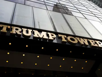 Una imagen de la fachada de una Torre Trump Una imagen de la fachada de una Torre Trump
