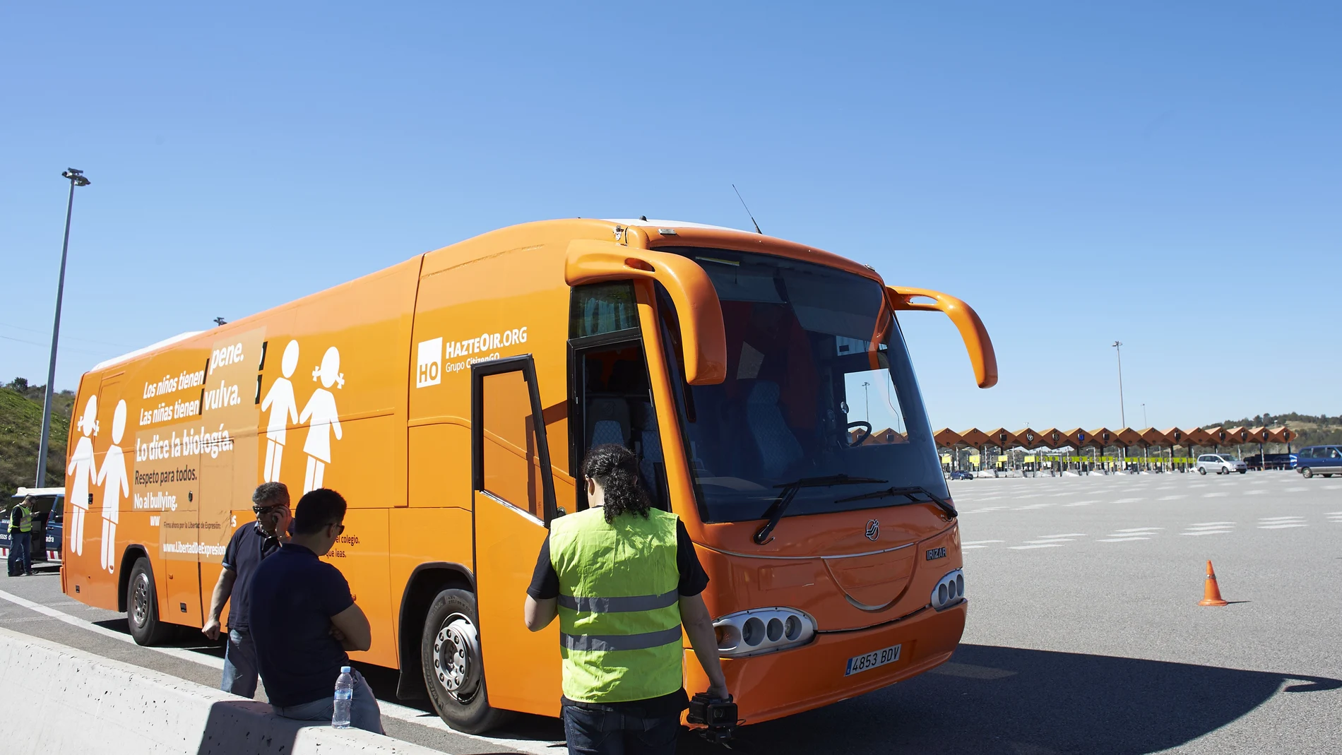 Autobús trasfóbico retenido en Martorell Autobús trasfóbico retenido en Martorell