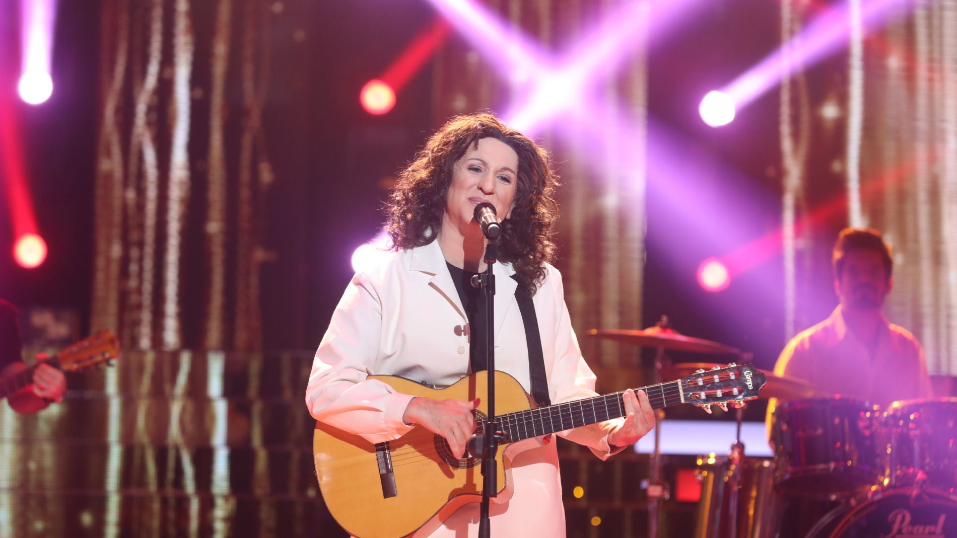 Keunam, irreconocible, interpreta &lsquo;A fuego lento&rsquo; transformado en Rosana