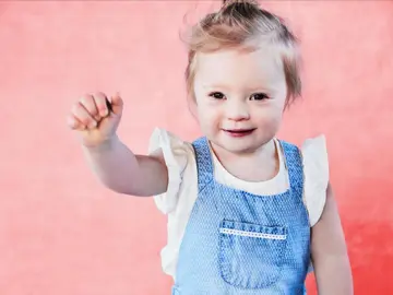 Niña con síndrome de Down consigue un contrato como modelo Niña con síndrome de Down consigue un contrato como modelo