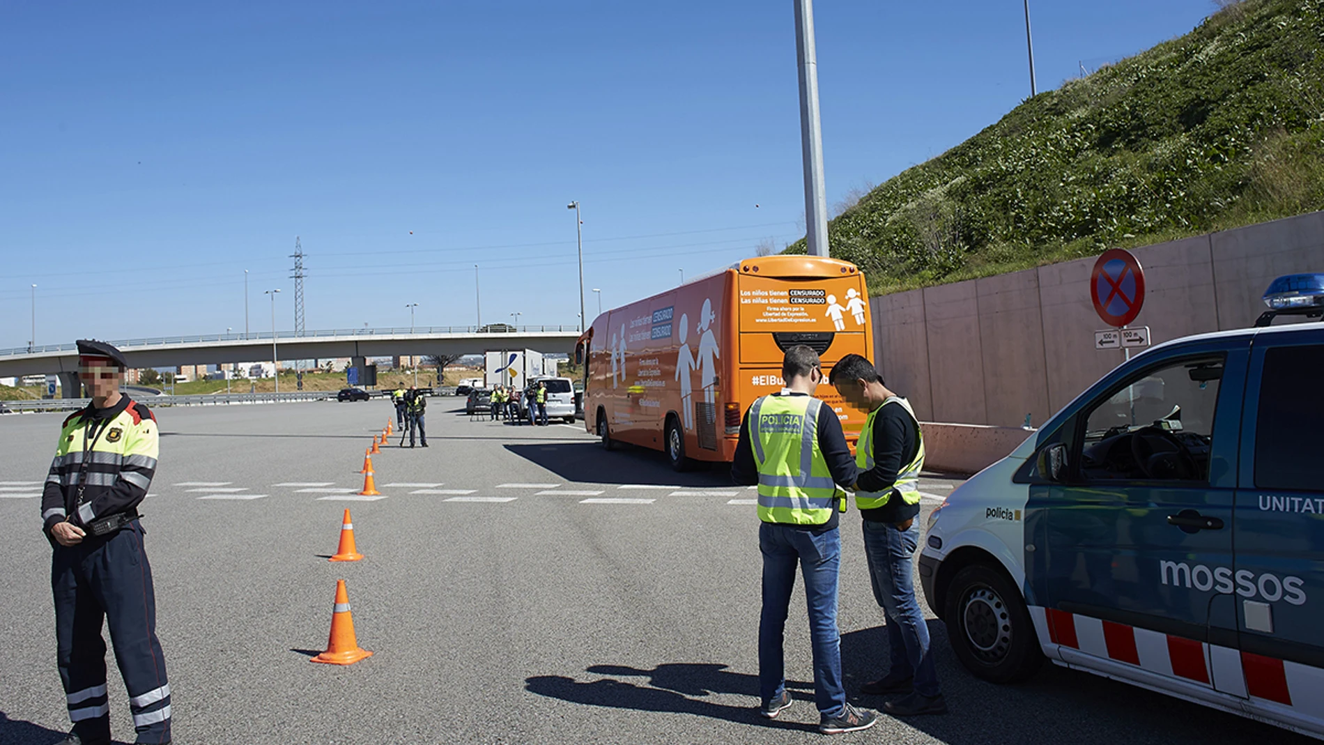 El autobús transfóbico de Hazte Oír, inmovilizado en Cataluña El autobús transfóbico de Hazte Oír, inmovilizado en Cataluña