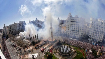 Miles de personas ocupan Valencia por Fallas