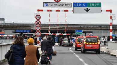 La policía francesa detiene al padre y al hermano del hombre abatido en el aeropuerto de Orly