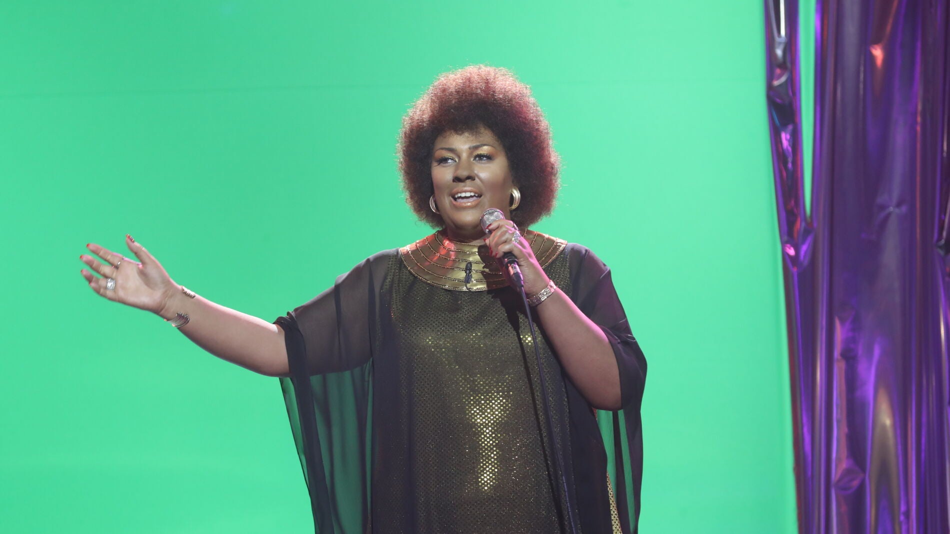 Charo Bravo levanta el &aacute;nimo en el plat&oacute; como Gloria Gaynor en &lsquo;I will survive&rsquo;