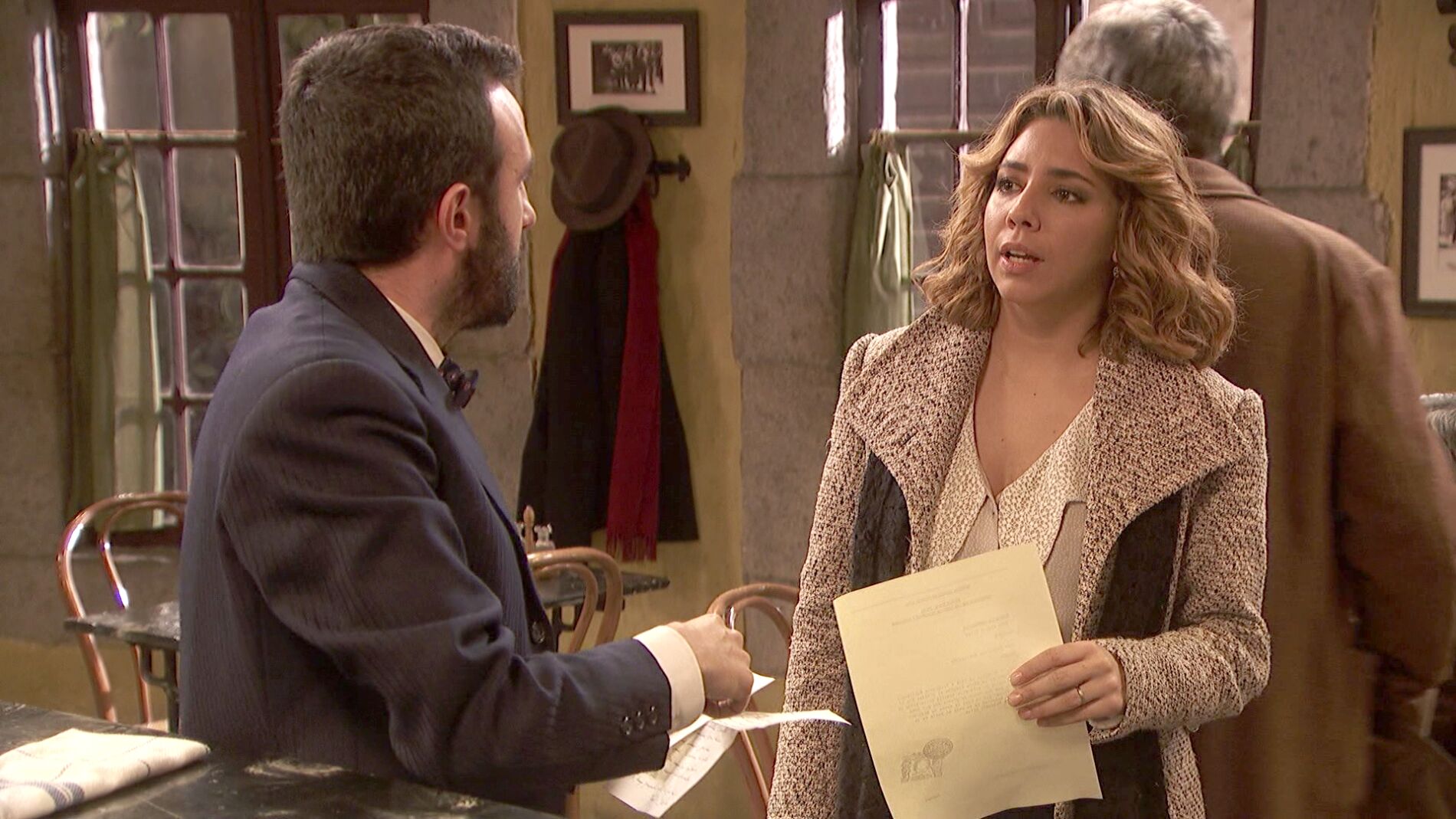 Emilia toma cartas en el asunto y denuncia a Francisca 