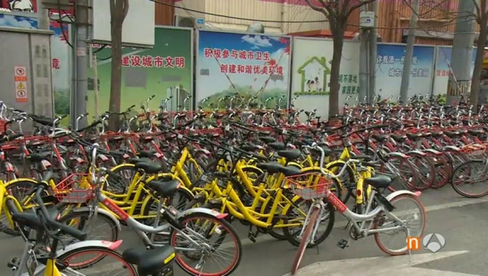 Frame 38.631111 de: Las bicicletas de alquiler, un dilema para las grandes urbes chinas