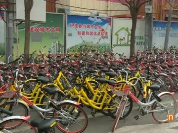 Frame 38.631111 de: Las bicicletas de alquiler, un dilema para las grandes urbes chinas
