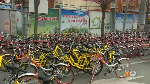 Frame 38.631111 de: Las bicicletas de alquiler, un dilema para las grandes urbes chinas Frame 38.631111 de: Las bicicletas de alquiler, un dilema para las grandes urbes chinas