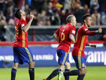 España celebra el gol de Diego Costa