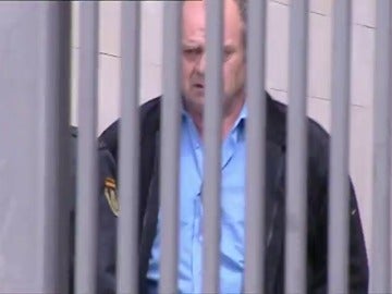 Frame 9.306675 de: El exdirector del Hospital de Valencia queda en libertad tras pagar una fianza de 80.000 euros Frame 9.306675 de: El exdirector del Hospital de Valencia queda en libertad tras pagar una fianza de 80.000 euros