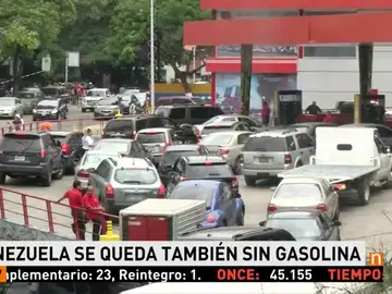 Frame 4.876666 de: Espectaculares colas en Venezuela por el fallo en el suministro de gasolina Frame 4.876666 de: Espectaculares colas en Venezuela por el fallo en el suministro de gasolina