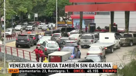 Frame 4.876666 de: Espectaculares colas en Venezuela por el fallo en el suministro de gasolina Frame 4.876666 de: Espectaculares colas en Venezuela por el fallo en el suministro de gasolina