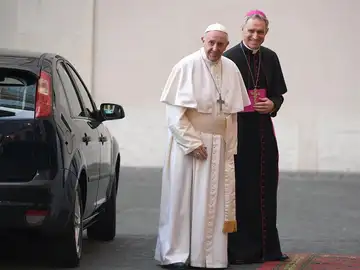 El Papa Francisco junto al arzobispo Georg Ganswei El Papa Francisco junto al arzobispo Georg Ganswei