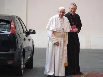 El Papa Francisco junto al arzobispo Georg Ganswei El Papa Francisco junto al arzobispo Georg Ganswei