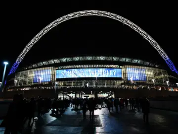 Exteriores del estadio de Wembley antes de un partido Exteriores del estadio de Wembley antes de un partido