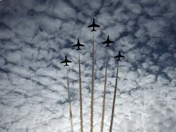 El rastro que dejan los aviones, calificado como una especie de nubes El rastro que dejan los aviones, calificado como una especie de nubes