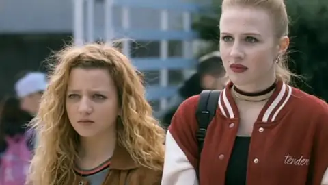 Carlota García y Denisse Peña se reencuentran en la serie 'iFamily' Carlota García y Denisse Peña se reencuentran en la serie 'iFamily'