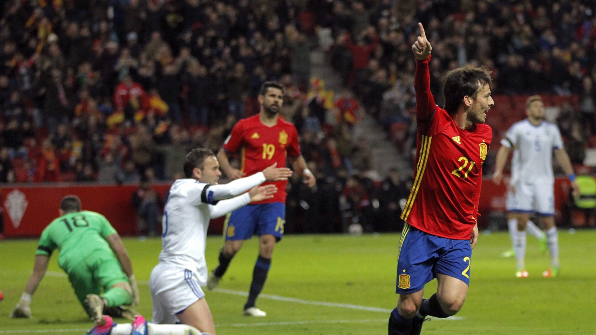 David Silva celebra su gol a Israel
