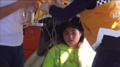 Mueren cinco niños al hundirse la barca de plástico en la que intentaban cruzar el Mar Egeo