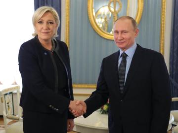 Le Pen se ha reunido con Putin por sorpresa