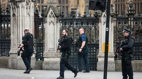 Policía en el lugar del atentado Policía en el lugar del atentado