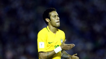 Neymar celebra un gol con Brasil