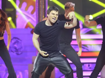 Christian Rodríguez desata el movimiento de caderas con su ‘Boom boom’, transformado en Chayanne Christian Rodríguez desata el movimiento de caderas con su ‘Boom boom’, transformado en Chayanne